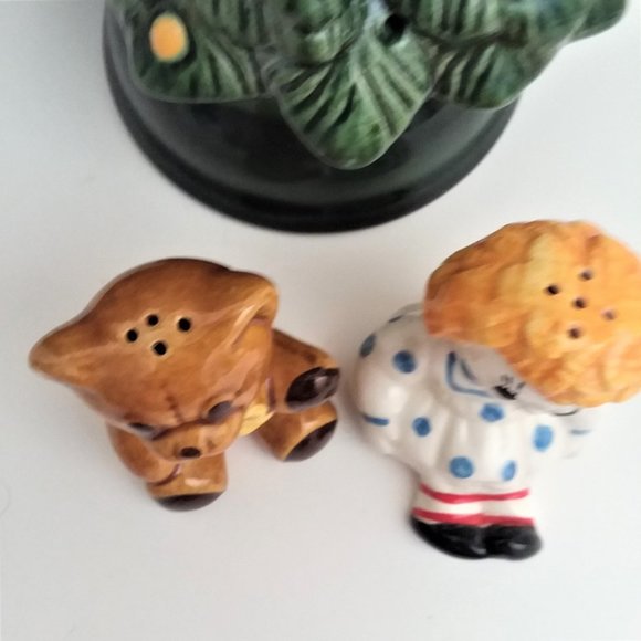 Christmas Hostess Set Merry Tree Ceramic Centerpiece Salt & Pepper Avon Box - Picture 7 of 10